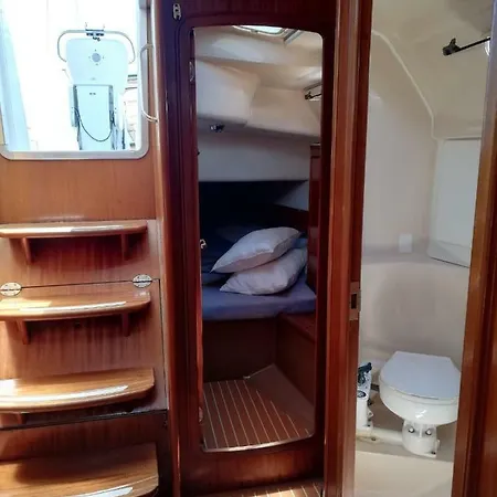 Amber Moon - Boat & Breakfast Botel Salerno