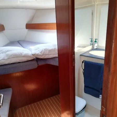 Botel Amber Moon - Boat & Breakfast Salerno