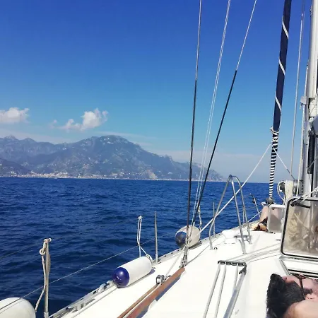 Botel Amber Moon - Boat & Breakfast Salerno