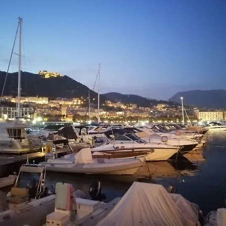 Amber Moon - Boat & Breakfast * Salerno