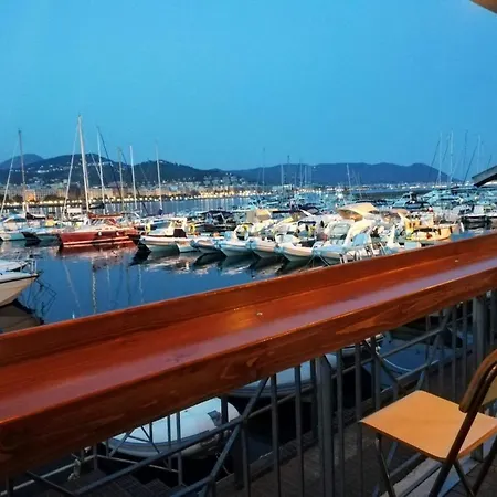 Amber Moon - Boat & Breakfast *