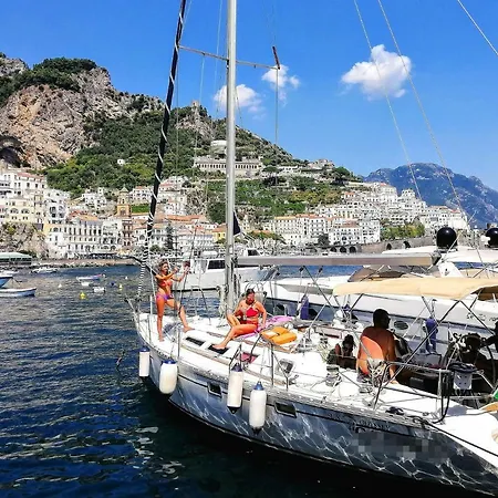 Amber Moon - Boat & Breakfast Botel Salerno
